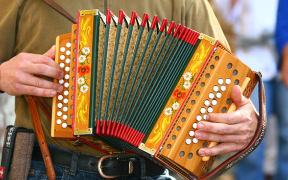 A Schwyzerörgeli, a type of accordion