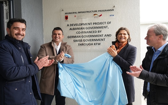 Swiss Ambassador in Albania Ruth Huber (centre right) unveiling the plaque at Gjirokastër water utility with Mayor Flamur Golemi (centre left) and KfW representative Arne Gooss (right). 