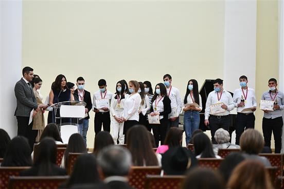 Graduates of  “Apprenticeship Development in Armenia Based on Swiss Experience” project receiving their awards