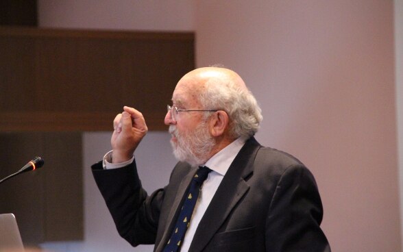 Professor Michel Mayor delivering his speech on “Exoplanets and Astrobiology” at the National Academy of Sciences, Yerevan, Armenia © FDFA