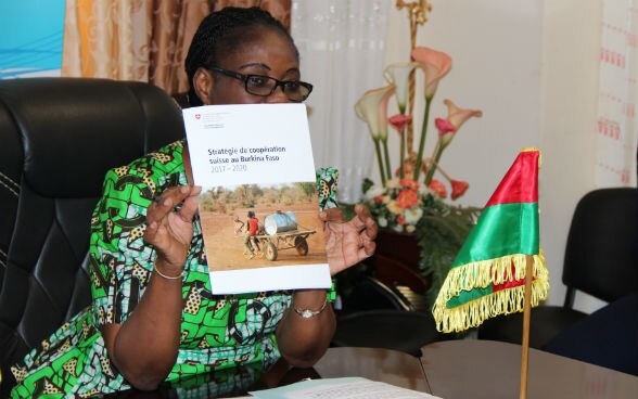 Signora Ministro dell’economia, delle finanze e dello sviluppo con la nuova Stratégia di Cooperazione svizzera in Burkina Faso 2017-2020