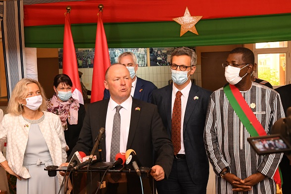 Le président du Conseil national suisse face à la presse burkinabè