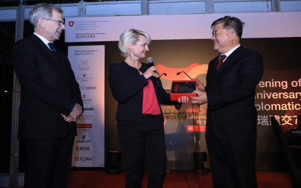 President of Swiss Parliment Isabella Moret presents gift to the Vice Chairman of China's NPC Chen Zhu for the opening ceremonty of the 70th Anniversary of Sino-Swiss diplomatic relations