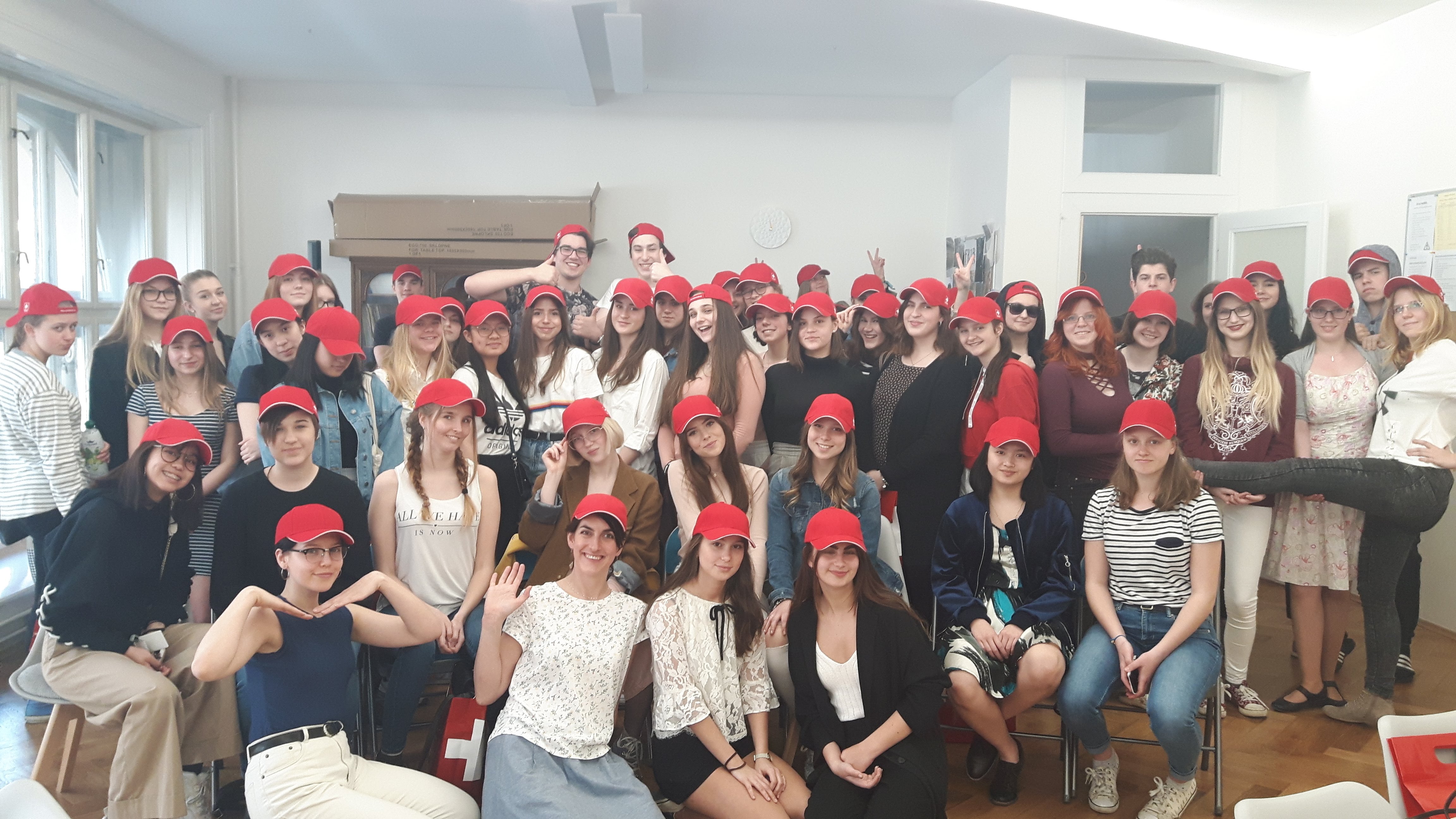 Dne 12.04. 2018 navštívilo výstavu 58 studentů Anglicko-českého gymnázia Amazon. Společně se spolupracovníky velvyslanectví se aktivně zúčastnili programu, který byl pro ně speciálně připraven na téma domov a vlast.