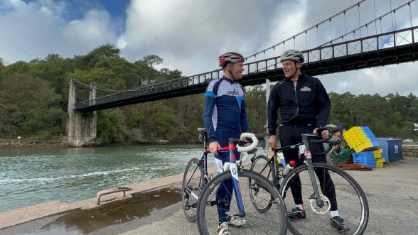 L'ambassadeur Balzaretti et le président de l'UCI David Lappartient au Pont du Bono