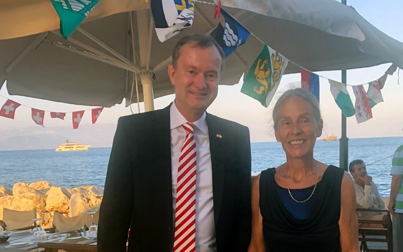 Botschafter Stefan Estermann mit der Schweizerischen Honorarkonsulin auf Korfu, Frau Carole Kasfikis.