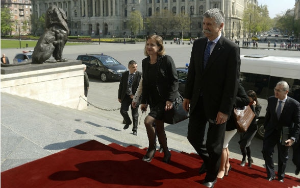 Ms. Markwalder and Mr. Kövér in front of the Parlament © by MTI/MTVA