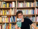 Daniele Dell'Agnola con il suo romanzo "La luna nel baule"