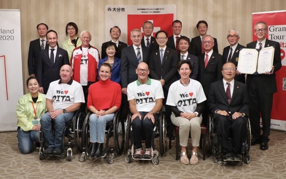 Swiss athletes, people from the Swiss Wheelchair Athletics Paralympic Team, Oita City, Oita Prefecture and the Oita City Athletics Association, Ambassador of Switzerland to Japan Mr. Jean-François Paroz, Head of Culture and Public Affairs Mr. Jonas Pulver ©Embassy of Switzerland in Japan