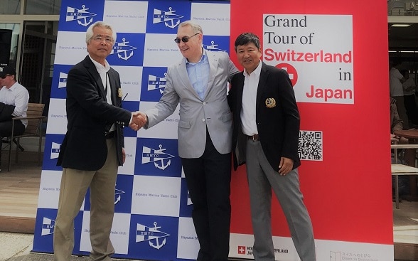 (From left) Mr. Hiroto Arakawa, Chairman of the International Friendship Regattathe,  Ambassador of Switzerland to Japan, Mr. Jean-François Paroz, Mr. Norihisa Ohno, President of Hayama Marina Yacht Club ©Embassy of Switzerland in Japan