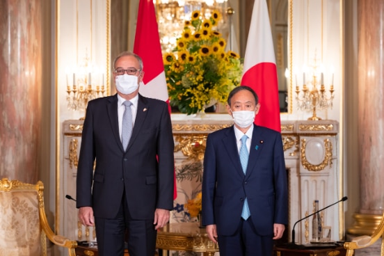 Swiss President Guy Parmelin with Japanese Prime Minister Yoshihide Suga
