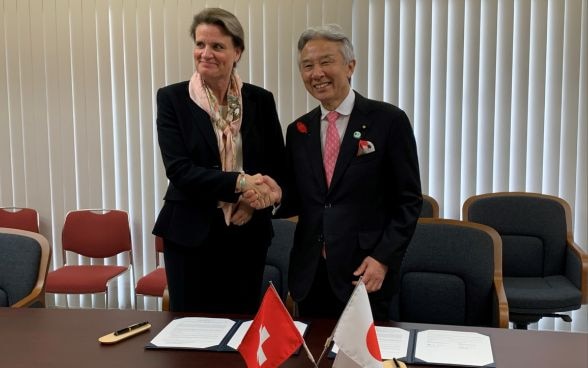 Signing of MoC between State Secretary Ms. Hirayama and  Minister Mr. Moriyama