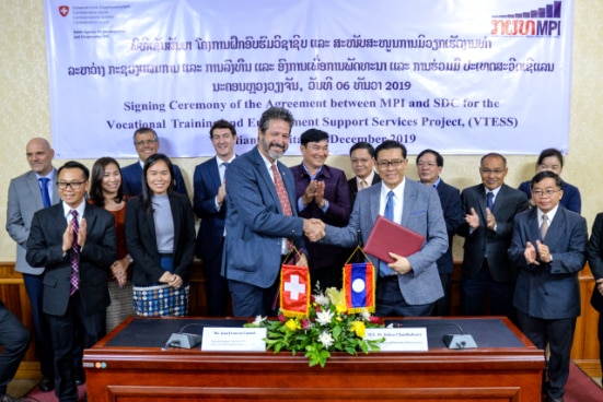 Jean-Francois Cuenod, Regional Director for the Swiss Agency for Development and Cooperation (SDC) and Dr. Kikeo Chanthaboury, Vice Minister of Planning and Investment in Lao PDR, signed an agreement for the Vocational Training and Employment Support Services Project (VTESS).