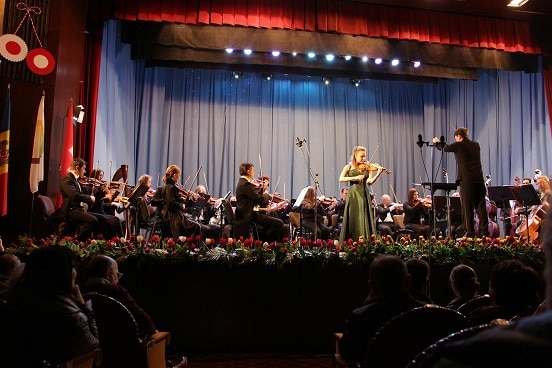 Alexandra Conunova, violonista, in concert in Chisinau, organizat cu sprijinul Elvetiei.