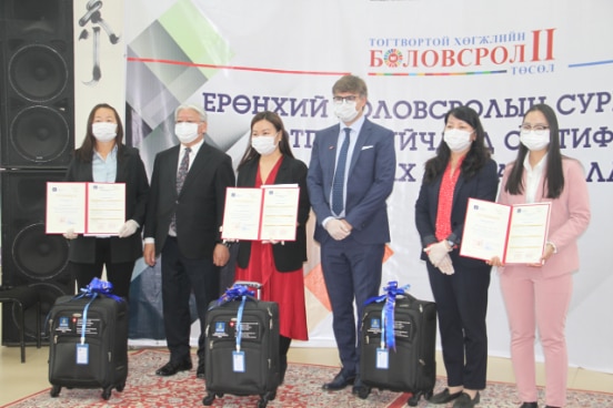 Psychologists receive certificates 