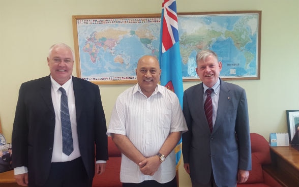 Fiji Minister of Foreign Affairs Ratu Inoke Kubuabola with Swiss Ambassador Dr. David Vogelsanger (r) and Consul General Rolf Gfeller (l), Suva, 8 October 2015