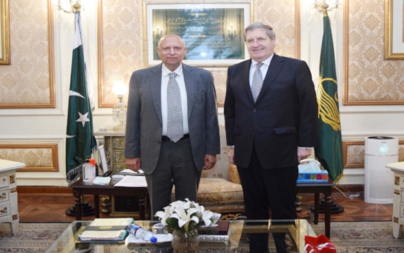 Ambassador Bénédict de Cerjat with the Governor of Punjab, Chaudhry Mohammad Sarwar