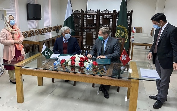 akistan and Switzerland sign  Debt Suspension Agreement 