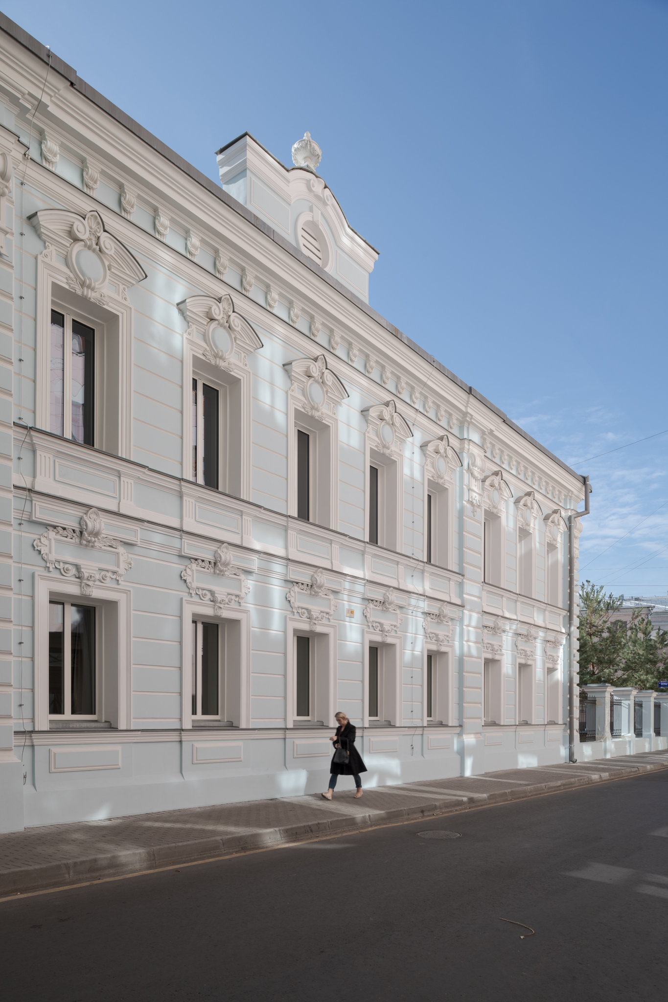 Fassade des historischen Teils der neuen Schweizerischen Botschaft in Moskau