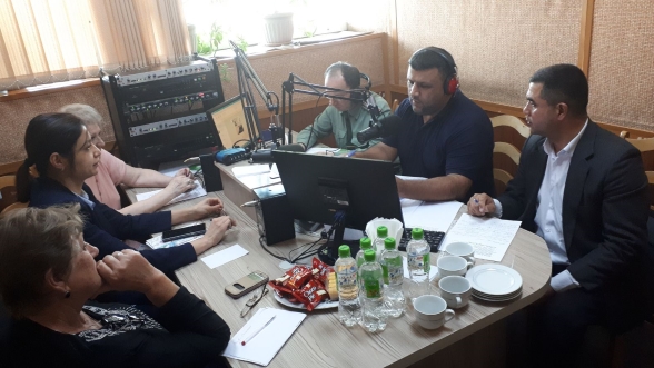 Live on Radio Vatan 106 FM "Inclusiveness and Disaster Risk Reduction". The DRR week was concluded with a radio programme and quiz “Inclusiveness and Disaster Risk Reduction” with the participation of CoES, NGO “Imkoniyat”, UN Women and UNDP.