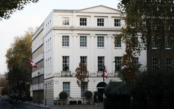 View of the Ambassador’s Residence with the adjoining Embassy building at Montagu Place © DFAE