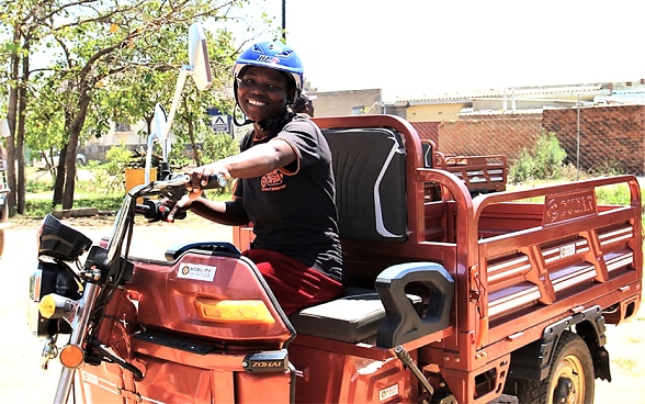 The SDC is working with EEP Africa and Mobility for Africa to improve mobility in rural Zimbabwe. The innovative tricycle is powered by a solar-charged lithium-ion battery, which Mobility for Africa leases for a small fee to women in rural Zimbabwe. 
