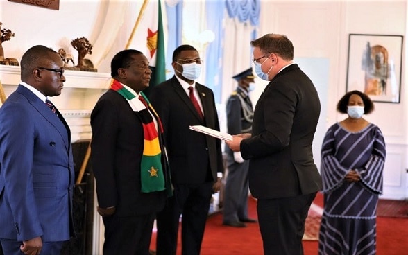 Swiss Ambassador presents credentials to Zimbabwe President.