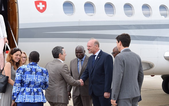 The main goals of the trip was to strengthen economic and political relations with Zambia, Zimbabwe and South Africa and visit projects supported by Switzerland, particularly in the field of HIV/AIDS prevention and treatment.