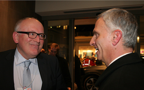 Il consigliere federale Didier Burkhalter con Frans Timmermans, primo vicepresidente della Commissione europea.