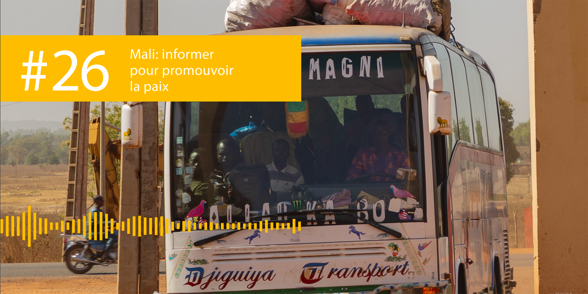 Un bus rempli de gens.