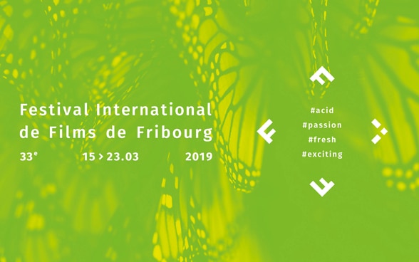 Affiche promotionnelle de la 33e édition du Festival international de films de Fribourg : un texte blanc sur fond vert décoré d’un dessin représentant des papillons.
