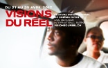 L'affiche du festival Visions du Réel montre deux hommes assis dans une voiture. 