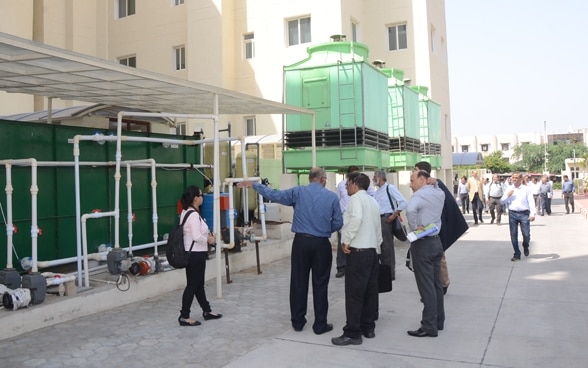 Engineer explaining how a water-cooled air conditioning system works.