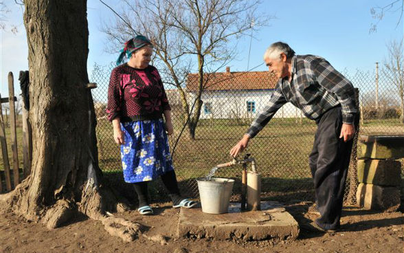 El suministro de agua en un pueblo de Ucrania.