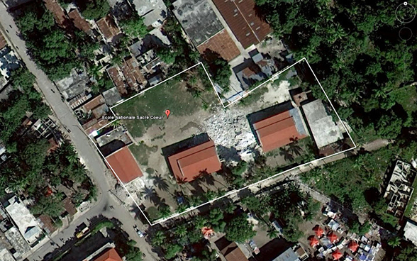 Vue aérienne du site de l’Ecole Nationale du Sacré-Cœur (Petit-Goâve) dévastée par le séisme du 12 janvier 2010.
