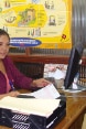 Dos mujeres conversando con la psicóloga de un centro de escucha