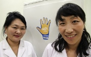 Porträt von zwei mongolischen Sozialarbeiterinnen