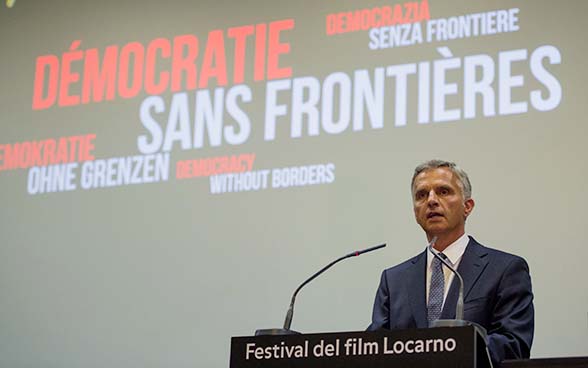 Bundesrat Didier Burkhalter lanciert am 10.08.2014 die Initiative «Demokratie ohne Grenzen» am Filmfestival in Locarno.