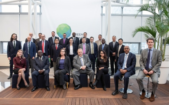 Foto di gruppo del consiglio esecutivo del GCF nella sua sede centrale a Songdo nella Corea del Sud.