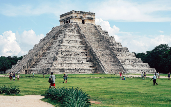 The picture shows the pyramids of Chichen Itza in Mexico.