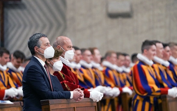 Ignazio Cassis mit der Schweizergarde.