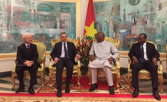 Il consigliere federale incontra il presidente Roch Marc Christian Kaboré, recentemente eletto dopo un anno di transizione, Burkina Faso.