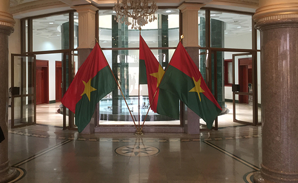 Le conseiller fédéral rencontre le président Roch Marc Christian Kaboré, élu récemment après une année de transition, Burkina Faso.