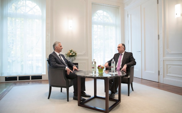 M. Didier Burkhalter et Elmar Mammadyarov, ministre azerbaïdjanais des affaires étrangères.