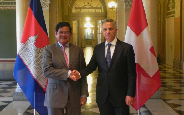 Il capo del DFAE Didier Burkhalter incontra il vice primo ministro cambogiano. All’ordine del giorno, relazioni bilaterali, aiuto della DSC, situazione politica nel regno