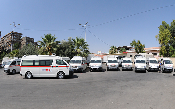 La Suisse finance douze ambulances neuves pour améliorer la situation des populations touchées par le conflit dévastateur en Syrie. © DFAE