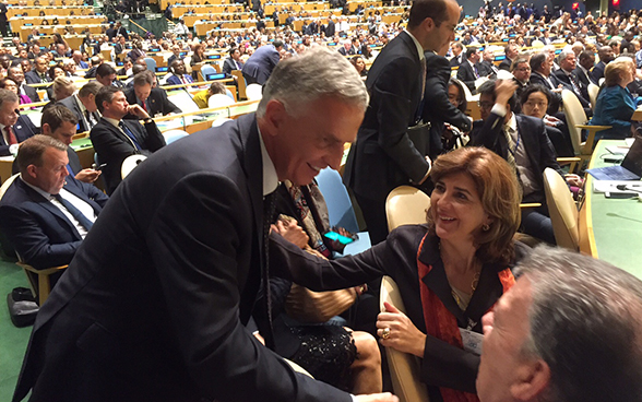 Le conseiller fédéral Didier Burkhalter avec le président colombien Juan Manuel Santos et Maria Angela Holguin, ministre des Affaires étrangères de Colombie. 