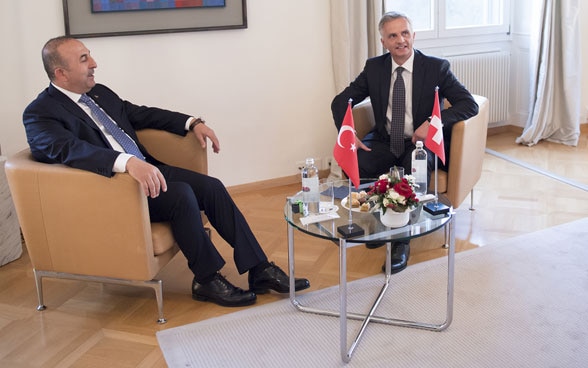 Bundesrat Didier Burkhalter während des Gesprächs mit dem türkischen Aussenminister Mevlüt Çavuşoğlu (24. März 2016).