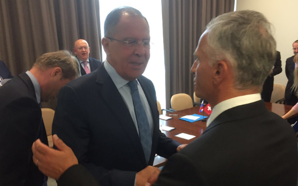 Il consigliere federale Didier Burkhalter incontra il ministro degli affari esteri della Russia Sergei Lavrov.