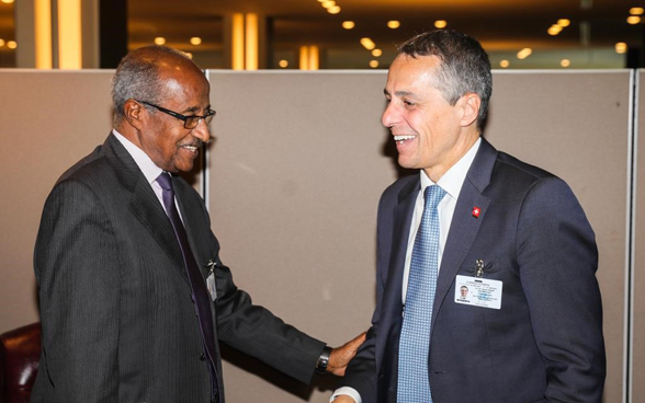 Le chef du DFAE, Ignazio Cassis, lors d’un entretien avec le ministre des affaires étrangères érythréen Osman Saleh Mohammed. 